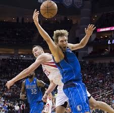 湖人现任中锋海斯：何止速度快得不像中锋，篮板也不像中锋！